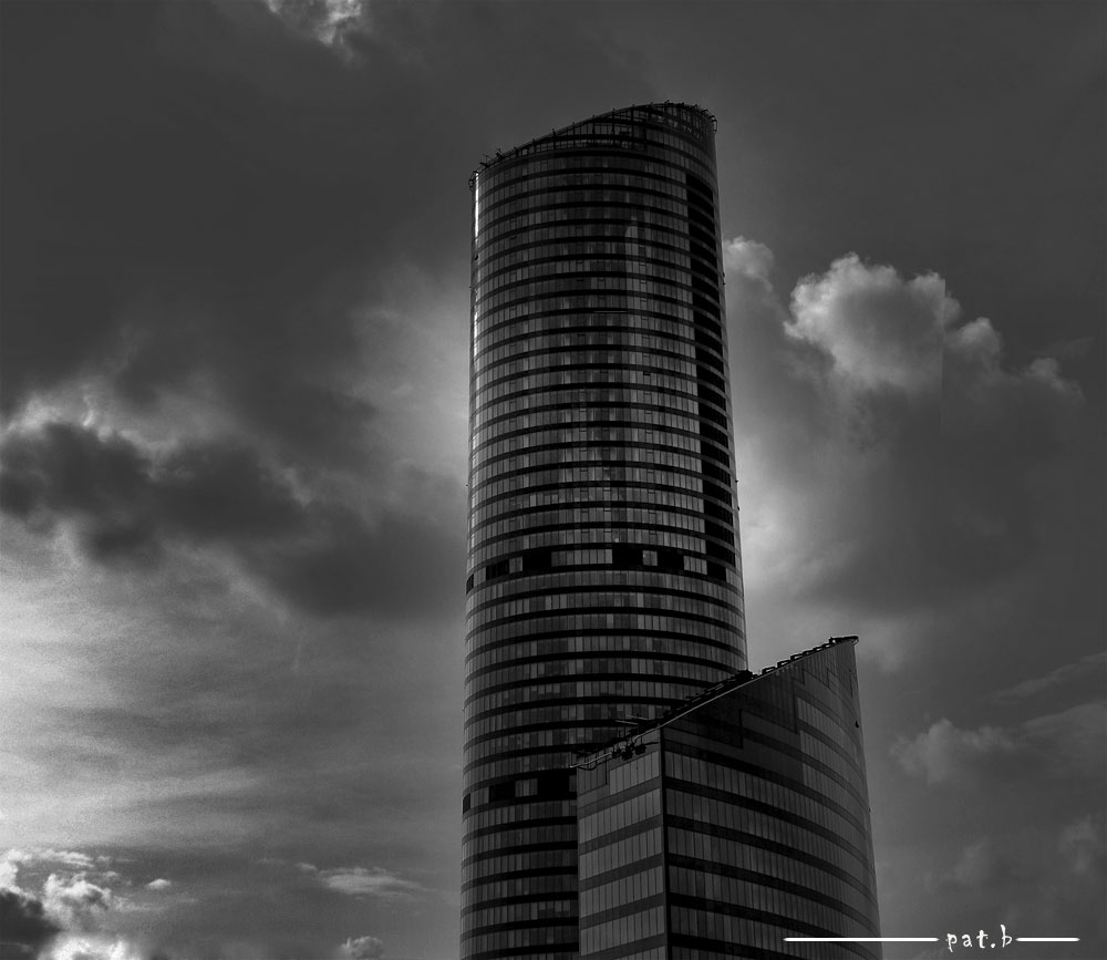 Sky Tower foto czarno-białe